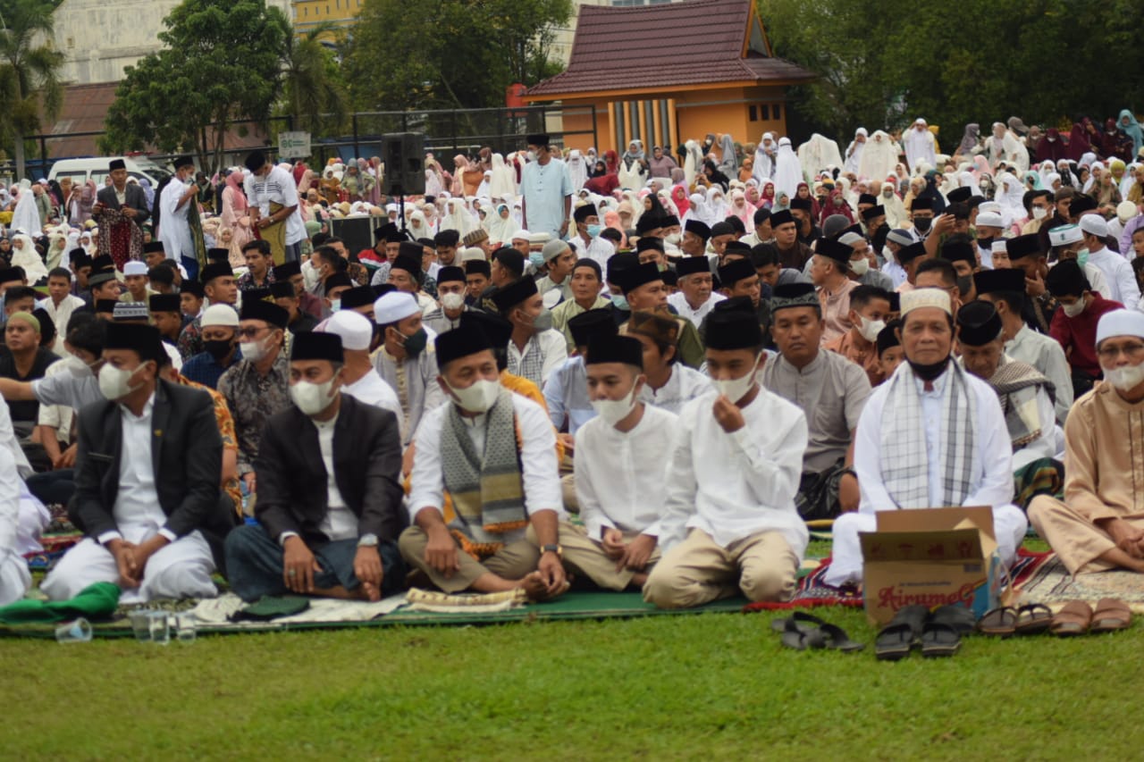Suhardiman Amby Sholat Idul Fitri Di Lapangan Limono Kota Taluk Kuantan
