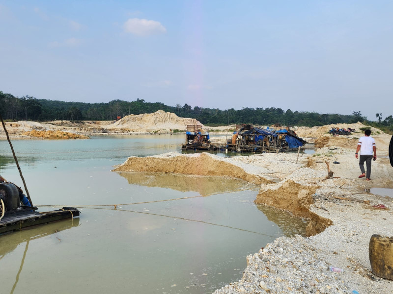 Polres Kuansing Melaksanakan Penertiban PETI dilokasi Desa Petapahan. Empat (4) Rakit PETI berhasil Dimusnahkan