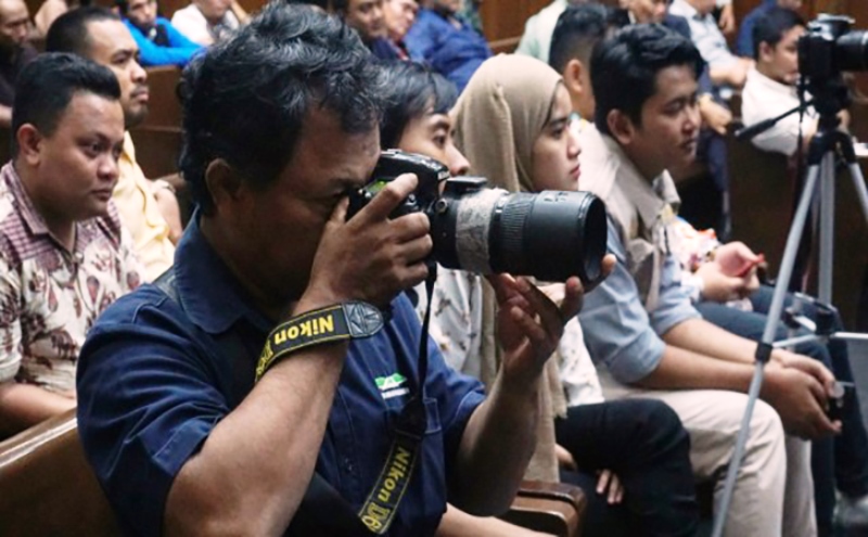 MA Cabut Surat Edaran, Wartawan dan Fotografer Bebas Montret Lagi di Pengadilan