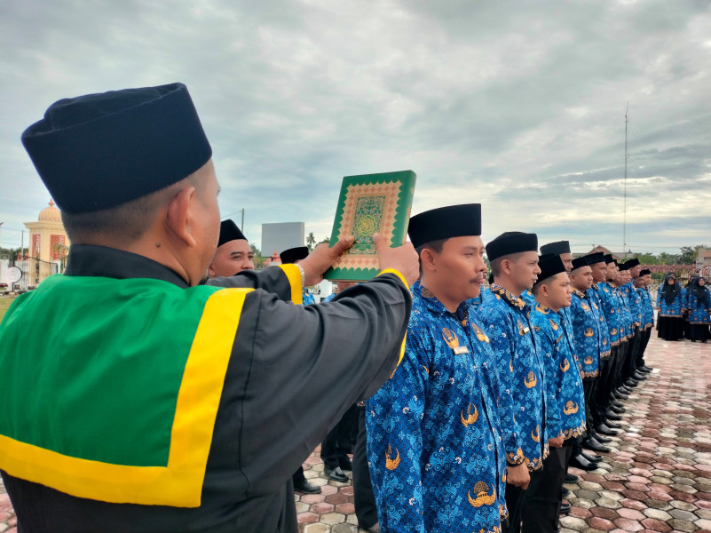 Pengambilan Sumpah dan Serahkan SK Untuk 305 Pegawai PPPK Aceh  Utara