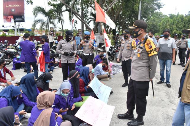 Demo Tolak UU Cipta Kerja di Kampar berlangsung Tertib, Kapolres Puji Mahasiswa