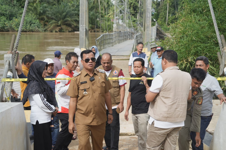 Keseriusan Bupati Terkait Perbaikan Jembatan Gantung Peboun Berbuah Manis Tim Kementerian PU Sambangi Lokasi Jembatan Gantung