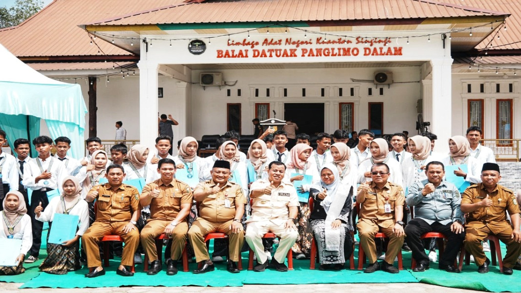 Hadiri Perpisahan SMPN 3 Inuman, Bupati Tahun Ini Jalan Simpang Koto Inuman Hingga Sigaruntang Sepanjang 7KM Akan Di Aspal