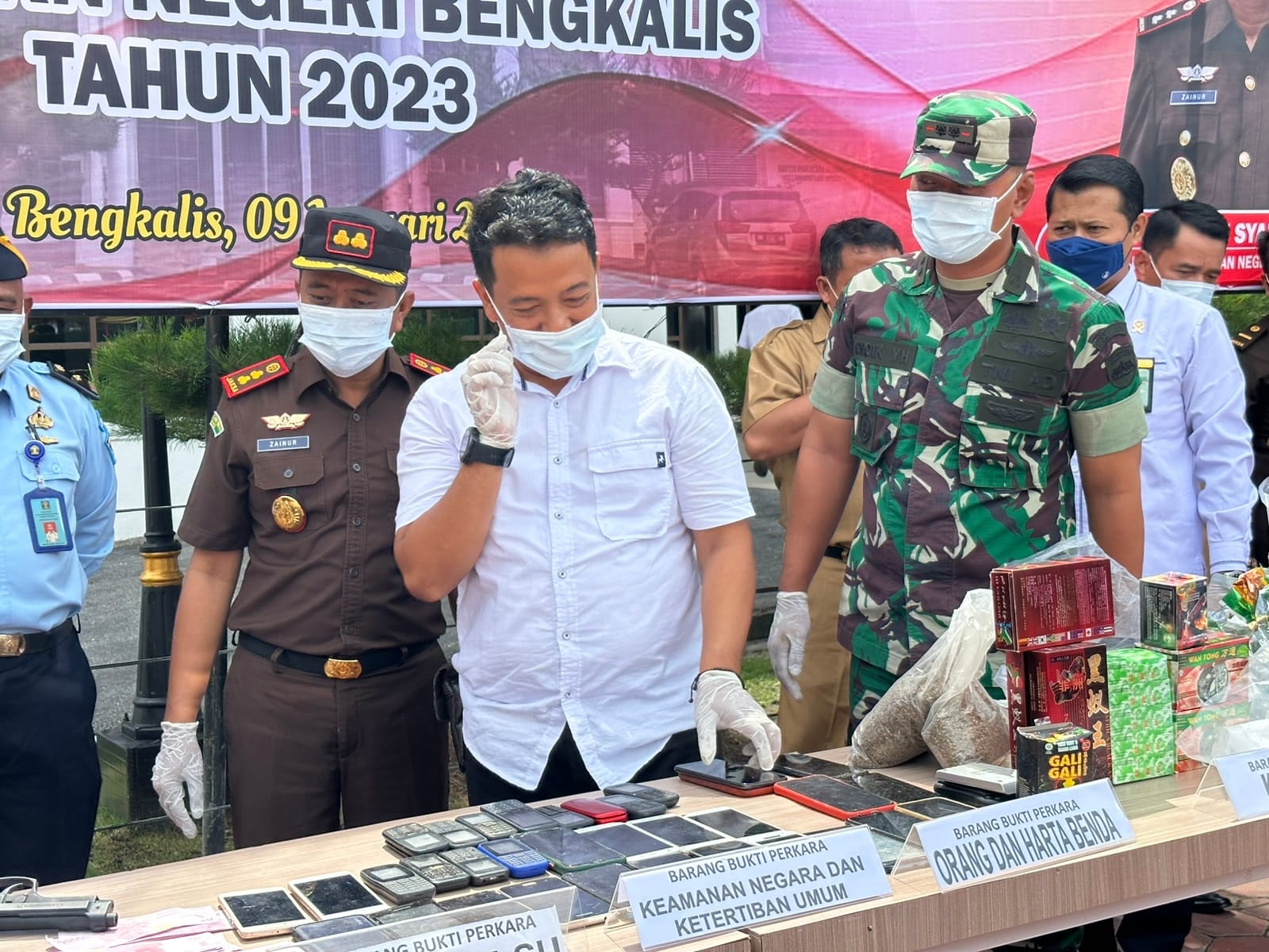 Polres Bengkalis Saksikan Pemusnahan Barang Bukti di Kejaksaan Negeri Bengkalis
