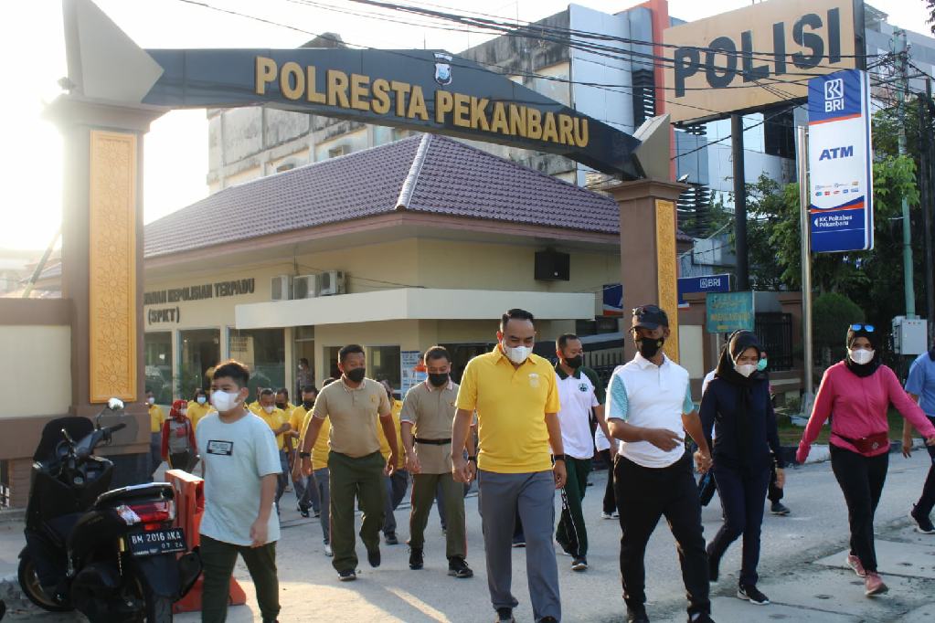 Sinergitas TNI-Polri Untuk NKRI, Kapolresta Pekanbaru Gelar Olahraga Bersama