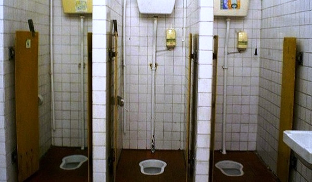 Di China, Ingin Jadi Manajer Toilet Aja Harus Lulusan Sarjana