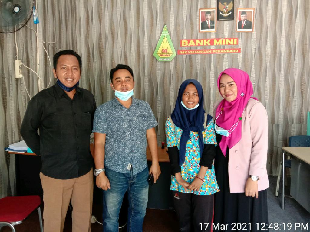 Kembali Bantu Warga, Bambang Susilo Bayarkan SPP Anak Yatim di SMK Keuangan