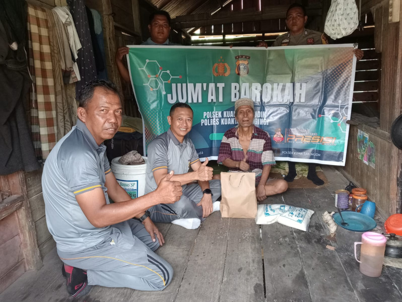 Jumat Barokah, Kapolsek Kuantan Mudik Beri Bantuan Di Desa Rantau Sialang Kecamatan Kuantan Mudik