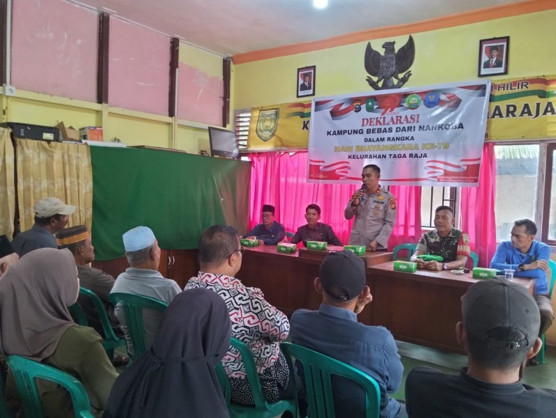 Polsek Kateman Deklarasikan Kampung Bebas Narkoba dan Salurkan Bantuan Sosial