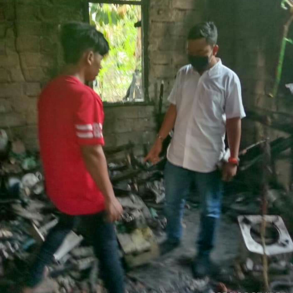 Mulyanto Anggota DPRD Inhu, Sambangi Rumah Korban Kebakaran di Desa Titian Resak
