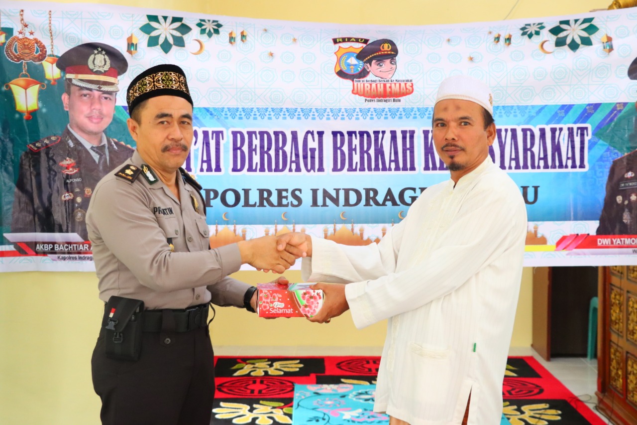 Pengurus Masjid Al-Islah Sasaran Program Jubah Emas Polres Inhu Pekan Ini