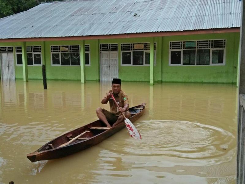 Akibat Banjir, 2 SD di Kecamatan Peranap Belajar di Rumah