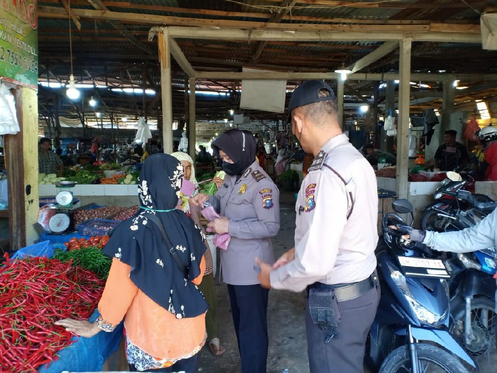 Rutin berikan Himbauan, Sat Binmas Polresta Pekanbaru Sambangi Pasar Dupa