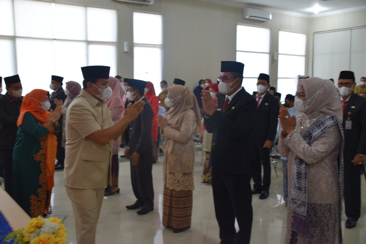 Plt Bupati Kuansing Lantik 11 ASN, Evaluasi Kinerja 6 Bulan