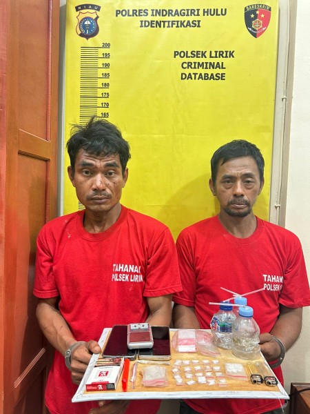 Dibekuk di Tengah Kebun Sawit, Dua Pengedar Sabu Diringkus Polsek Lirik