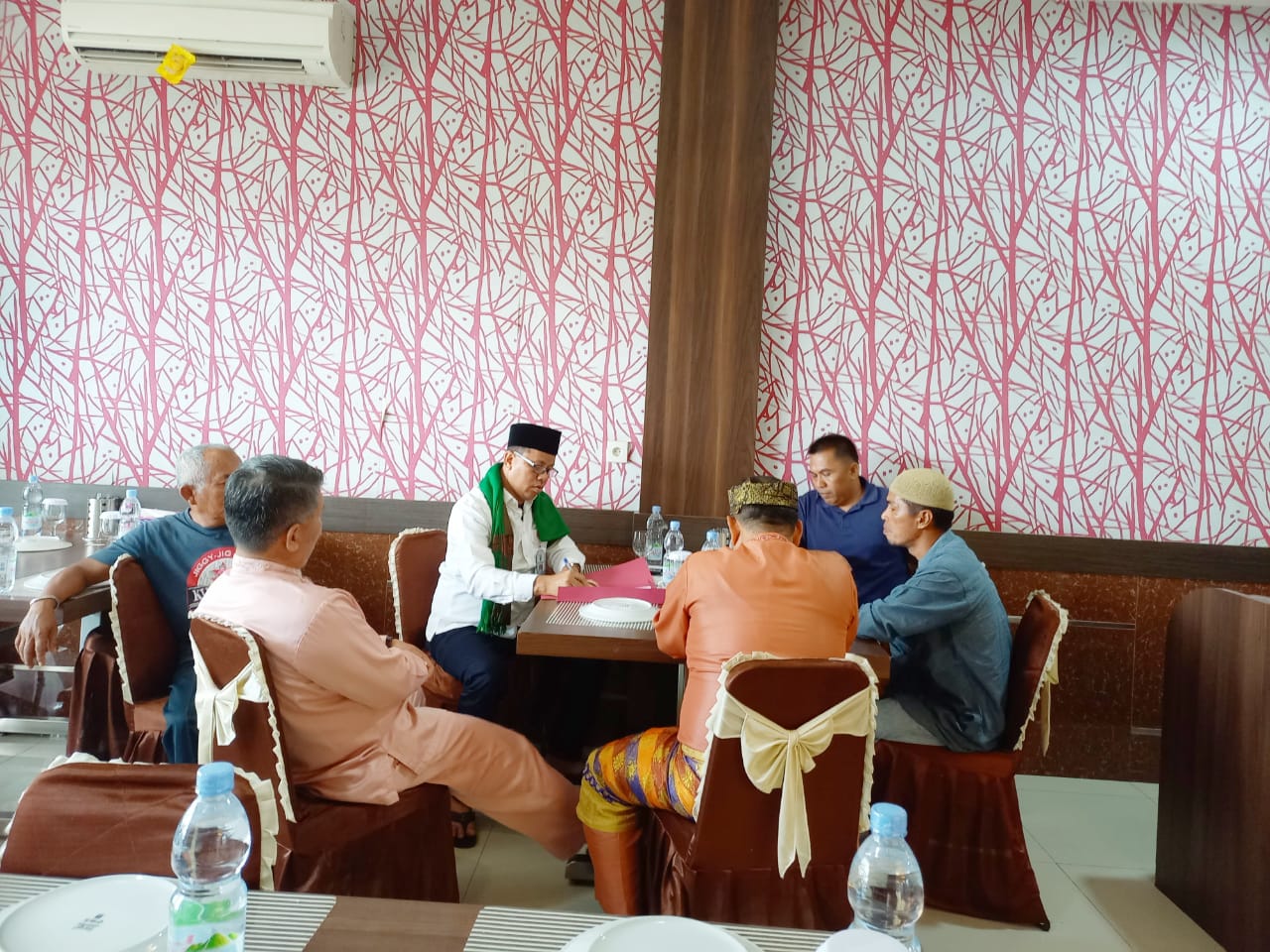 Warga  Minta Kepada PLT Bupati Kabupaten Kuantan Singingi  Menonaktifkan Jabatan Kepala Desa Sungai