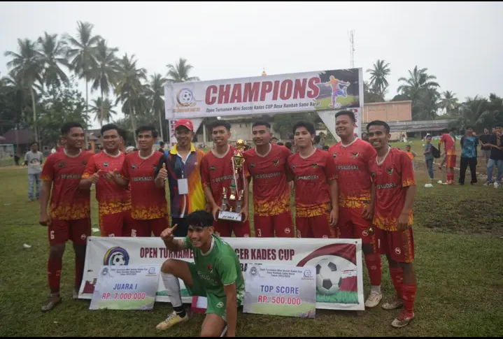 Turnamen Mini Soccer Kades Cup Desa Rambah Samo Barat Ditutup oleh Wakil Ketua DPRD Rohul