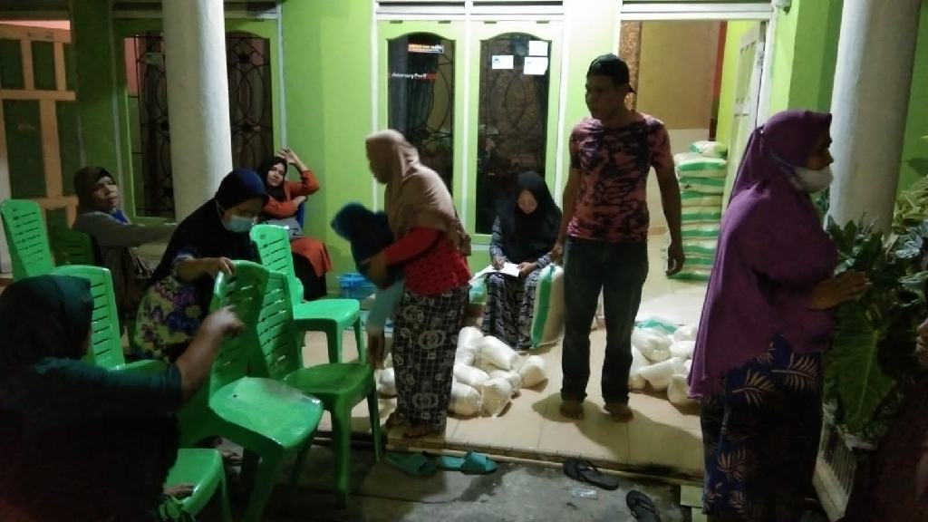 Ratusan Warga di Kel. Tangkerang Tengah Kembali Terima Bantuan Beras dari Hamba Allah