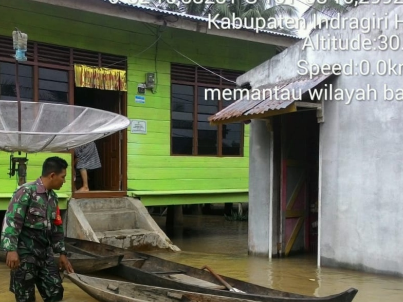 Pasca Banjir Babinsa Serda Rico Maihartanto Patroli Didesa Setakoraya