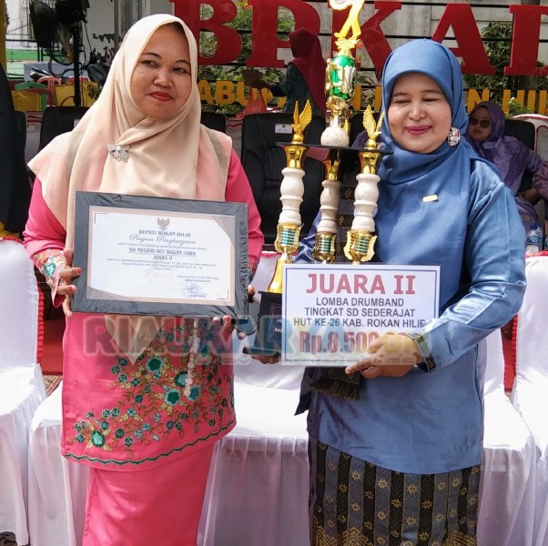 SDN 007 Bagan Jawa Raih Juara Dua Lomba Drumband HUT Rohil ke-26