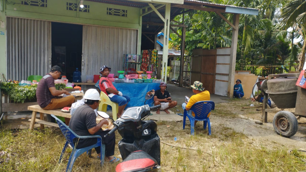 Salut! Warga RT 01 dan 32 Desa Buluh Rampai Goro Bangun Rumah Seorang Janda