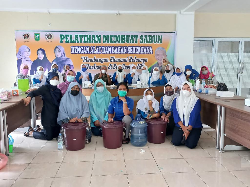 IKWI Riau Gelar Pelatihan Membuat Sabun dan Panganan