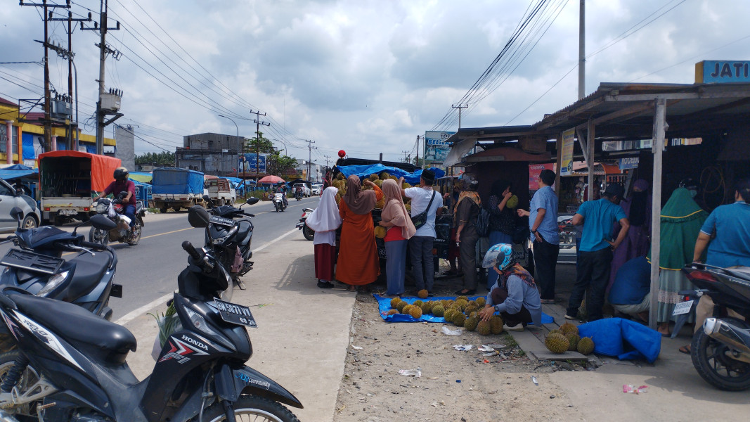 Berkah Ramadhan, Pedagang Durian Diserbu Pembeli