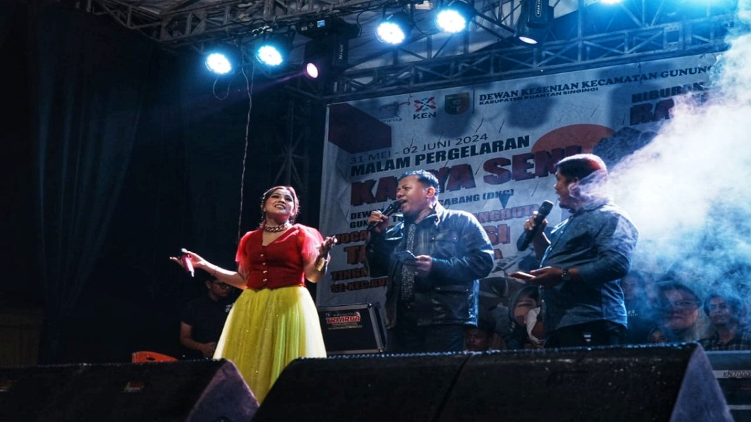 Hadir Di Depan Mata Artis Ibukota Ratu Sikumbang, Suhardiman Dan Sardiyono Tampil All Out Dihadapan Ribuan Masyarakat