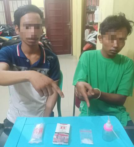 Reskrim Polsek Tambang Tangkap 2 Pelaku Narkoba di Perum Athaya 2 Desa Rimbo Panjang