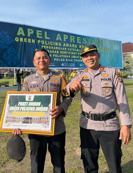 Berdedikasi dan Aktif Sukseskan Program Green Policing Kapolda Riau, Polisi Inhu Diganjar Hadiah Umroh