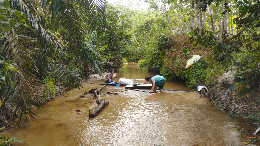 Masyarakat Mulai Kesulitan Untuk Mendapatkan Air Bersih