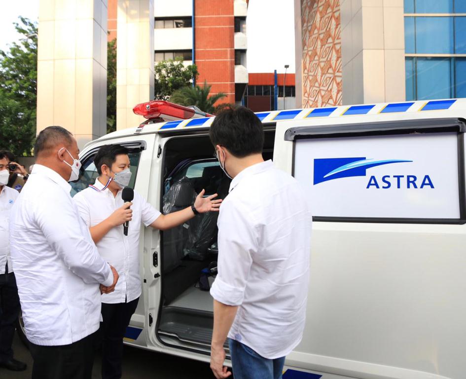 Grup Astra Serahkan Bantuan Ambulans Kepada BNPB untuk Percepat Mobilisasi Pasien COVID-19