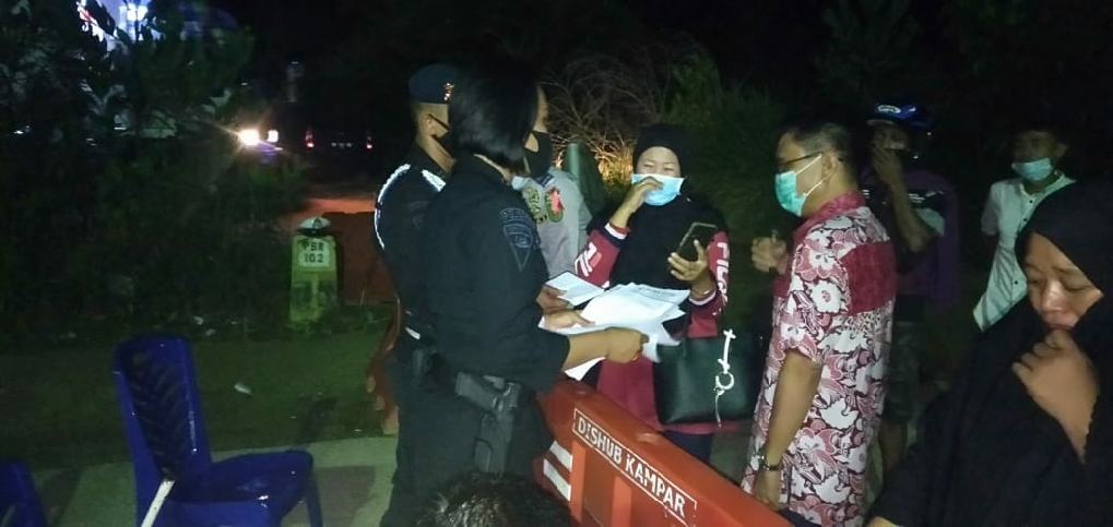 Penyekatan Masih Diberlakukan, Brimob Riau Perketat Pos Penjagaan Perbatasan Riau-Sumbar