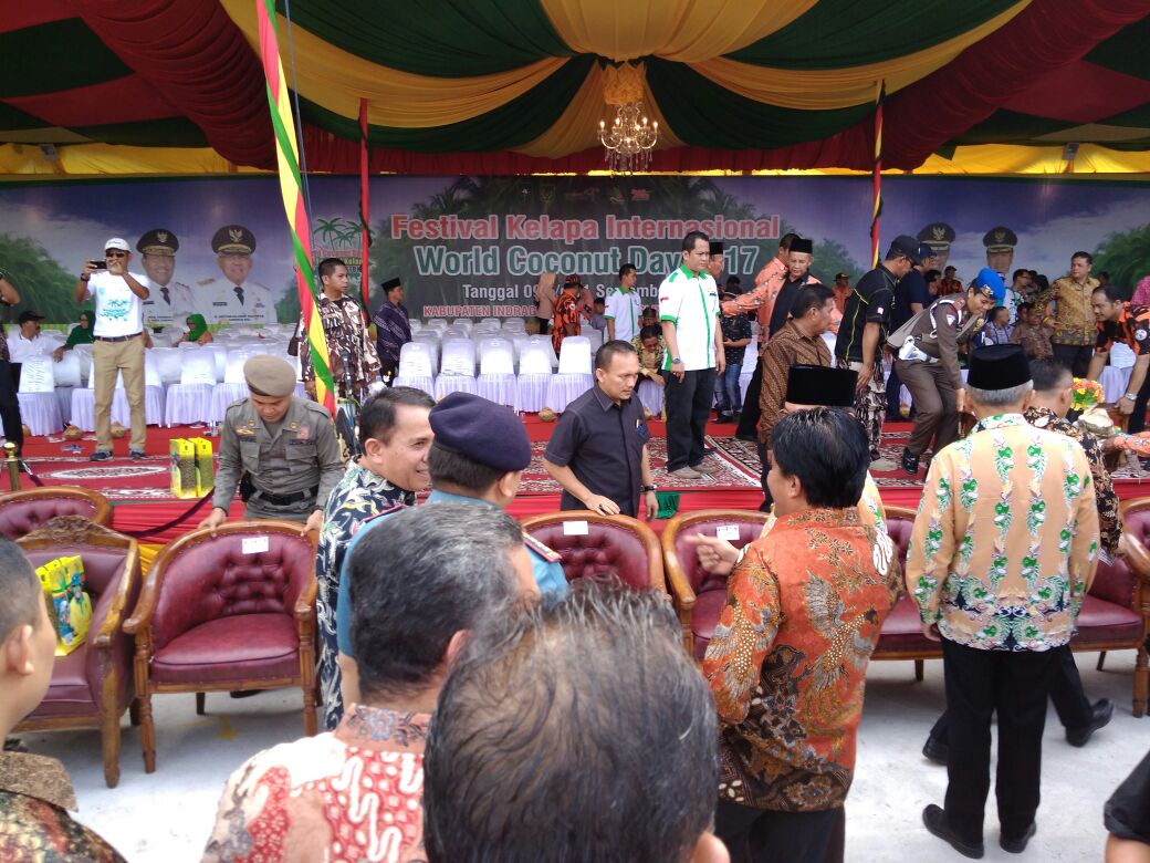 Heboh, Panggung Festival Kelapa Internasional di Inhil Ambruk, Tamu Undangan Berhamburan