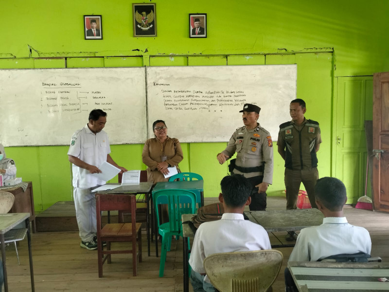 Kanit Binmas Polsek Kateman Himbau Kamtibmas Menjelang Pilkada 2024 dan Dampingi Penjaringan Kesehatan di Puskesmas Sungai Guntung