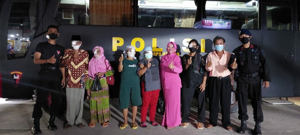 Bakti Sosial Personil Batalyon C Pelopor, Bantu Warga Operasi Katarak