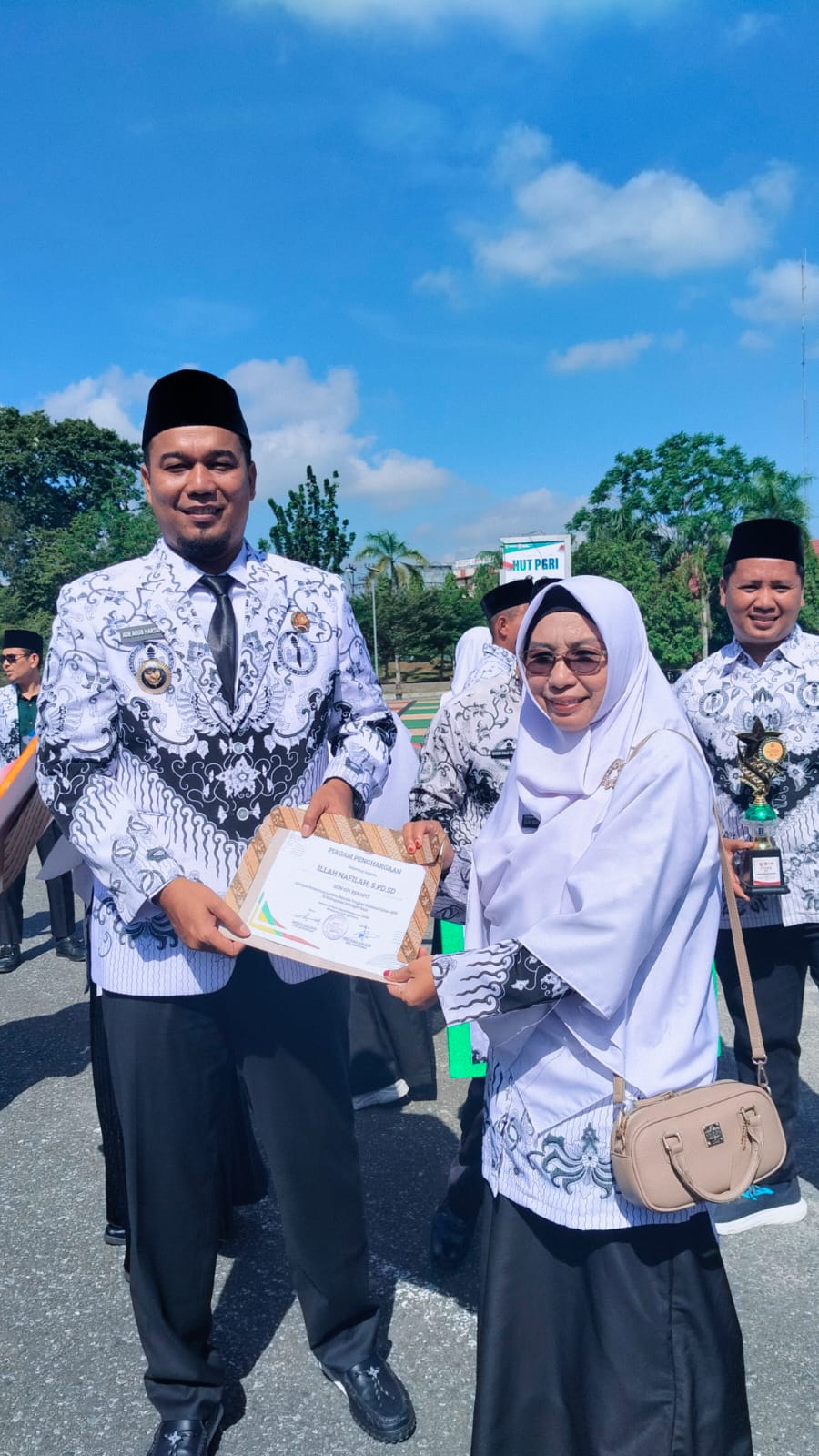 Ilah Nafilah Guru Berprestasi Kabupaten Inhu, Kembali Raih Penghargaan Tingkat Nasional dan Daerah