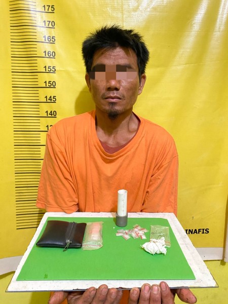 Digerebek Saat Santai, Yudi Diamankan Polsek Kelayang dengan 15 Paket Sabu