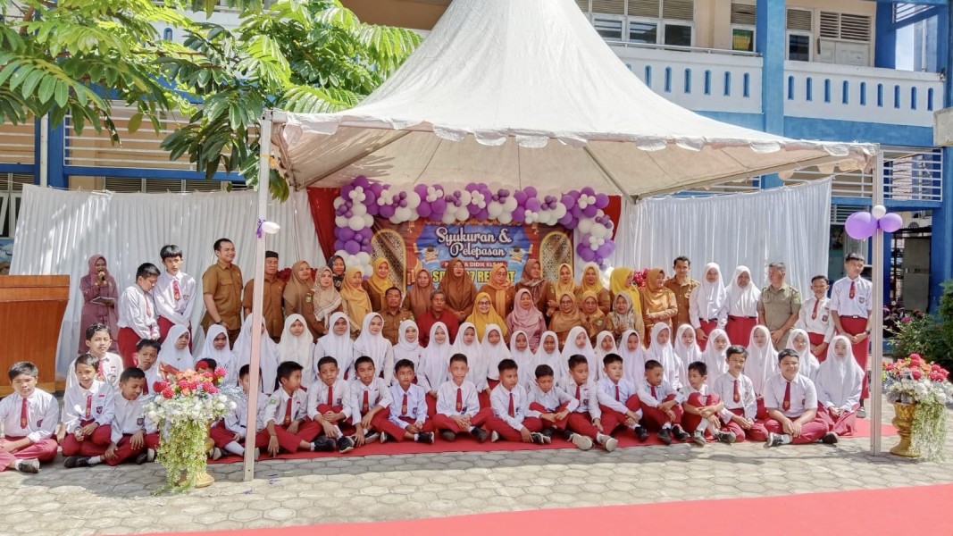 Penuh Haru, SDN 007 Sekip Hulu Gelar Syukuran dan Pelepasan Siswa Kelas VI
