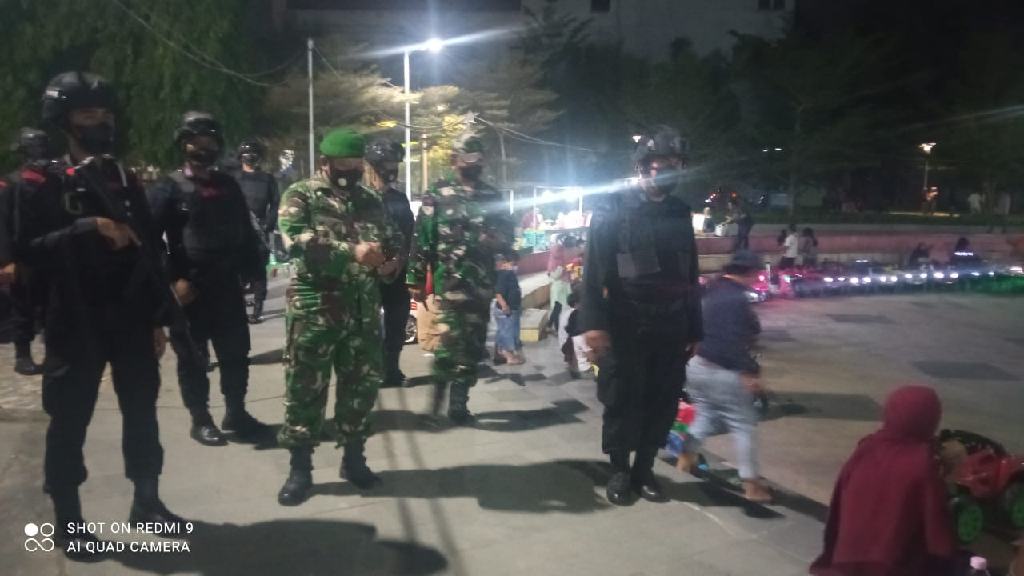 Akhir Pekan, Sat Brimob Polda Riau dan Kodim 0301 Pekanbaru Berpatroli Rutin Sinergitas