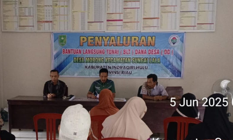 Kades M Nur Sampaikan BLT Untuk Ringankan Beban Masyarakat