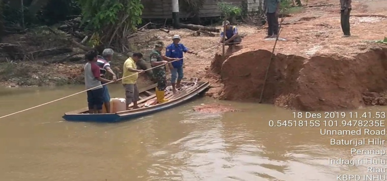 Pasca Banjir Kopda Dian Susandi Evakuasi Warga Dijalan DM