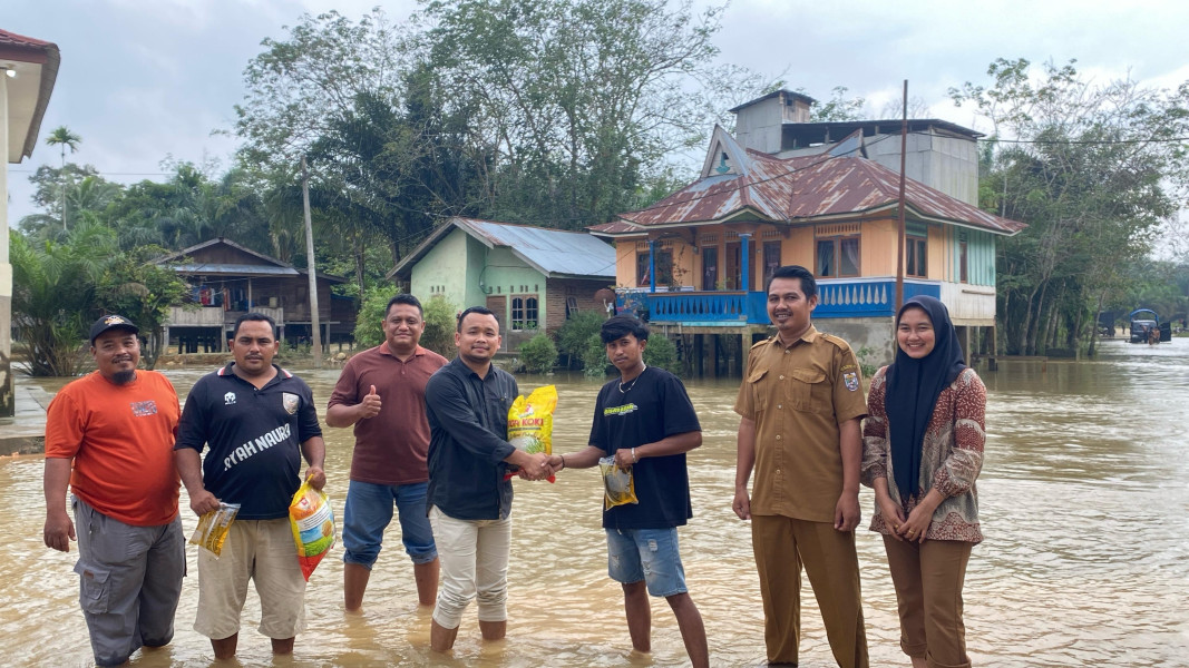 PT Rimba Peranap Indah  dan PT Rimba Lazuardi Salurkan Bantuan Banjir