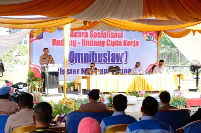 Kunker ke Bengkalis, Kapolda Riau Hadiri Acara Sosialisasi UU Cipta Kerja (Omnibuslaw)
