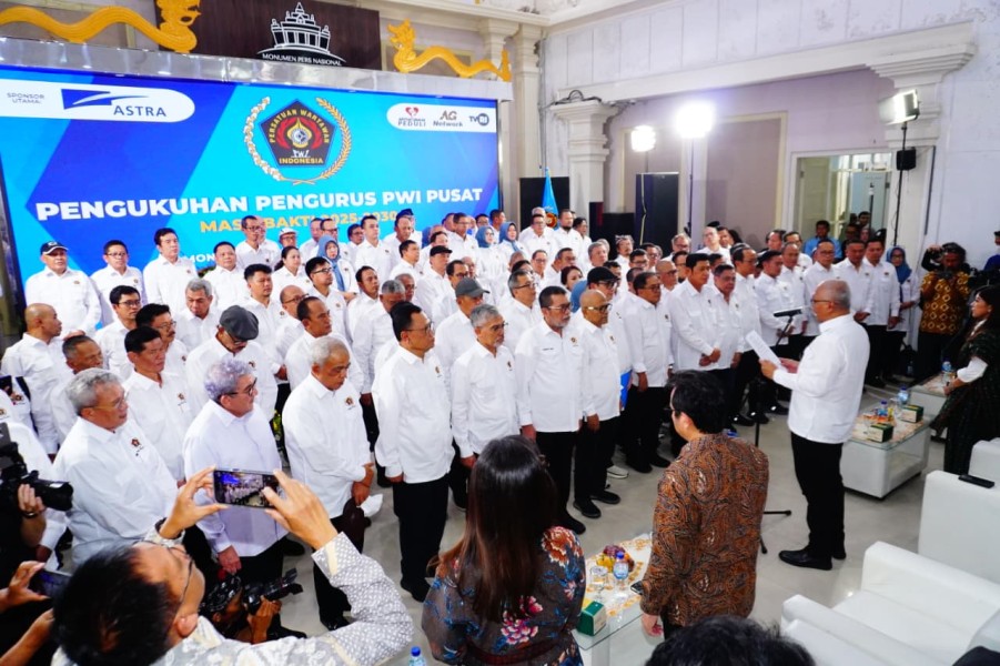 Pengurus PWI Pusat 2025-2030 Dikukuhkan, Menkomdigi: PWI Harus Jadi Rumah Aman Wartawan