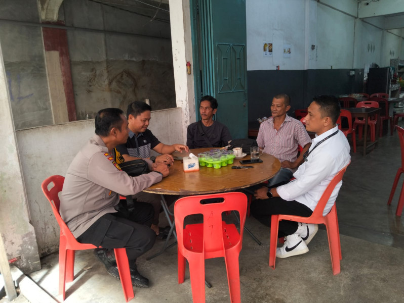 Kapolsek Kateman Gelar Ngopi Bareng Tokoh Masyarakat, Serukan Pilkada Damai 2024