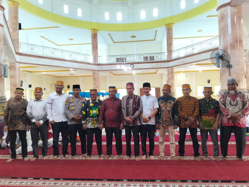 Kapolsek Kateman Himbau Masyarakat Ciptakan Pilkada Damai 2024 dalam Acara Maulid Nabi Muhammad SAW