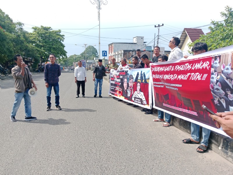 Demo di DPRD Rohul, Massa Soroti Ketidakhadiran dan Kinerja Anggota Dewan