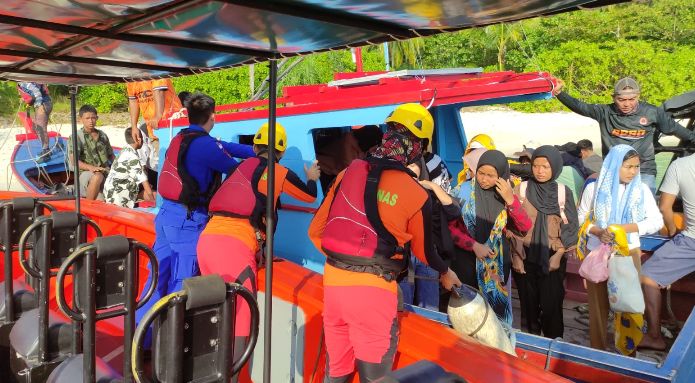 Akibat Mesin Pompong Rusak 30 Siswa di Evakuasi Oleh Timsar