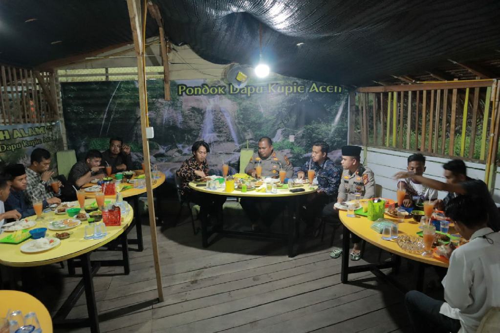 Kapolres Kampar Silaturahmi dan Buka Puasa Bersama Elemen Mahasiswa